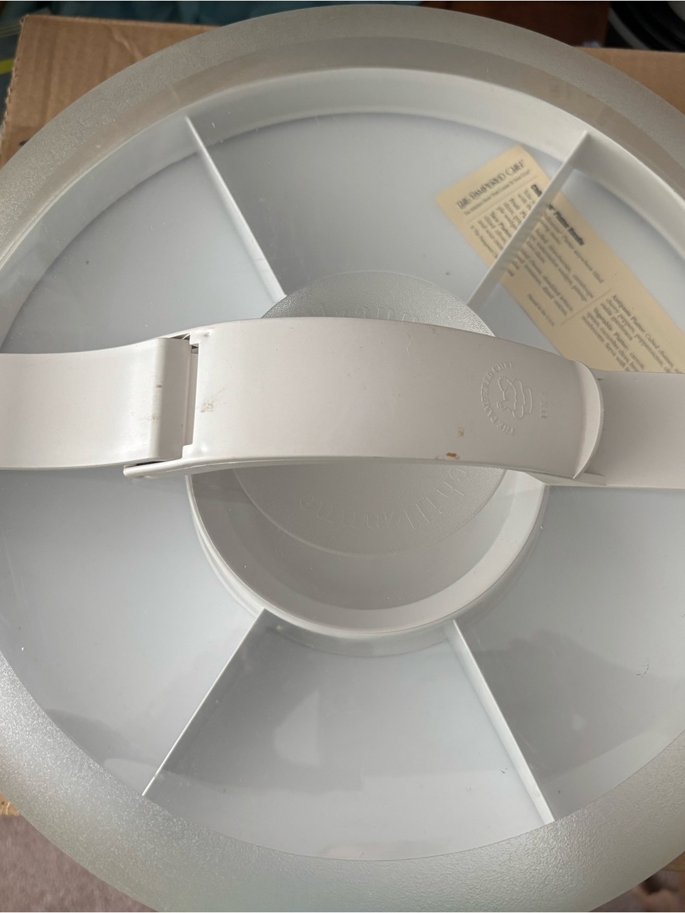 Pampered Chef’s Chilzane Platter with Divider and Handle